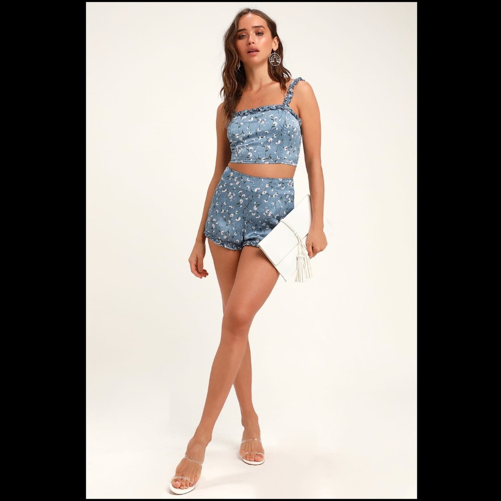 Lulu’s Crosswinds Blue Floral Crop Top/Shorts Set